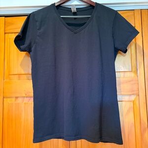 Gildan Black Heavy Cotton V-Neck T-Shirt Size Large Women Short Sleeve